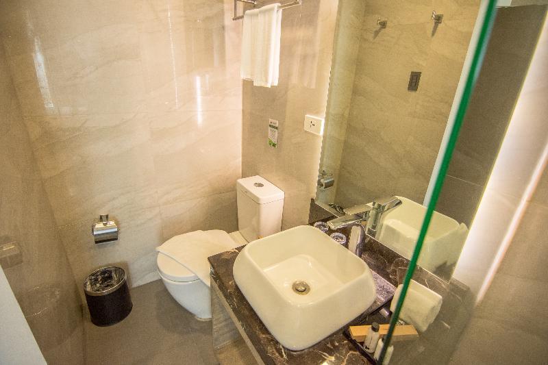 Goldberry Lite Hotel Iloilo Extérieur photo